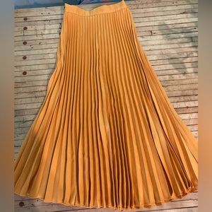 Women’s yellow skirt. Size medium